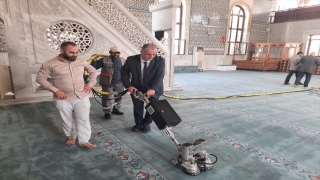 Kilis’teki 162 caminin halıları düzenli olarak yıkanıyor