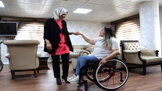Kızıltepe’de bedensel engelli Mizgin’e tekerlekli sandalye desteği 