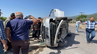 Gaziantep’te devrilen otomobildeki 2 kişi yaralandı