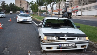 Şanlıurfa’da otomobilin yayaya çarptığı kazada 3 kişi yaralandı