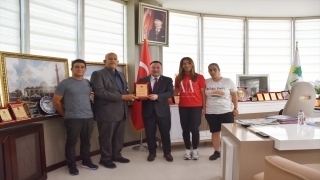 Bağlar Belediye Başkanı Beyoğlu’nu KKTC atletizm takımı ziyaret etti