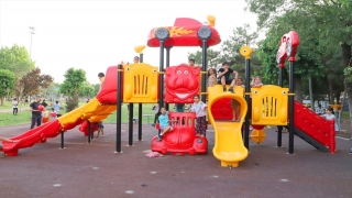 Diyarbakır’da parklarda eskiyen oyun grupları yenilendi