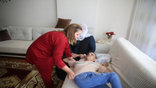 Zihinsel ve bedensel engelli kardeşinin hayata tutunması için tekerlekli sandalye istiyor 