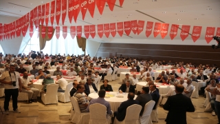 CHP Genel Başkan Yardımcısı Salıcı, Mardin’de partisine katılanlara rozet taktı