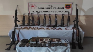 Şanlıurfa’da husumetli iki aileye yönelik operasyonda 16 silah ele geçirildi