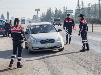 Jandarmanın kadın 'hızırları' trafikte göz açtırmıyor