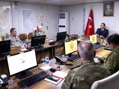 Komutalar sınırın sıfır noktasında kritik toplantı