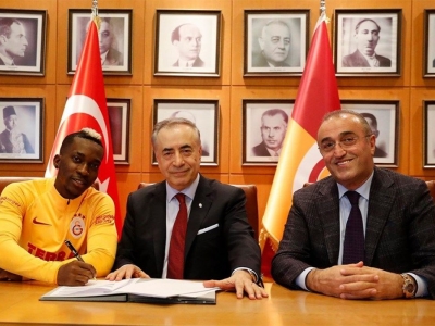 Onyekuru Galatasaray'a imzayı attı