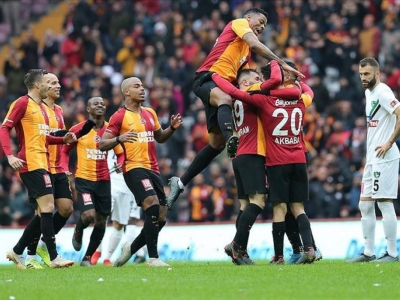 Galatasaray ikinci yarıya galibiyetle başladı