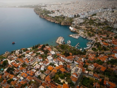 Yabancılar geçen yıl en çok İstanbul ve Antalya'dan konut aldı
