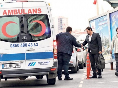 Parayı veren ambulansa biner!