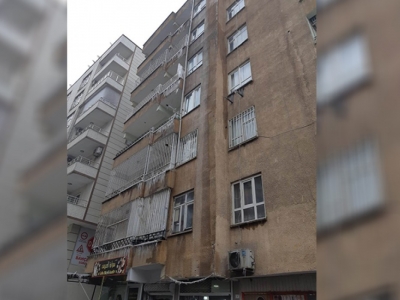 Patlayan boru tüm apartmanı mağdur etti
