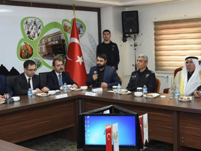 Vali Erin, Suriyeli kanaat önderlerini bilgilendirdi