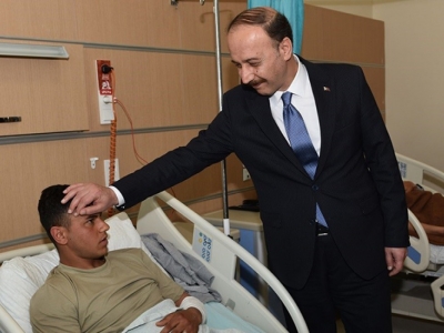 Vali Erin yaralı askerleri ziyaret etti