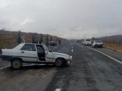 İki otomobil çarpıştı: 4 yaralı