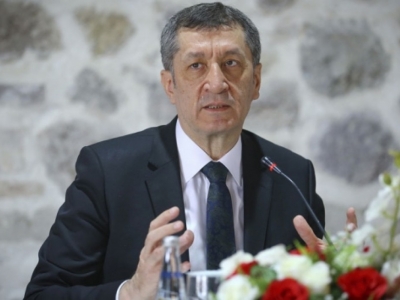 Bakan Selçuk'tan gençlere uyarı!
