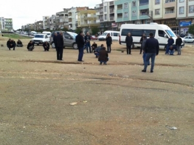 Urfa'daki yaşlılar yasak dinlemedi: Kimi mangala Kimi de gülle oynuyor