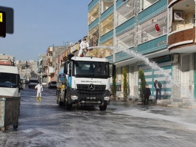 Eyyübiye belediyesi caddeleri yıkıyor