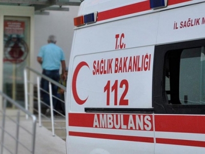 Koronavirüs hastasını hastaneye dönmeye yakınları ikna etti