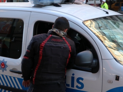 Motosikletli gence hem trafik hem koronavirüs cezası
