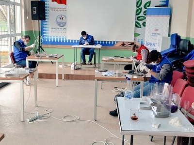 Gençlik Merkezi siperlik üretiyor