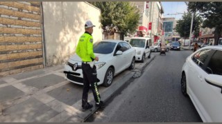 Polis, Kaldırımlara Park Edilmiş Araçların Peşine Düştü