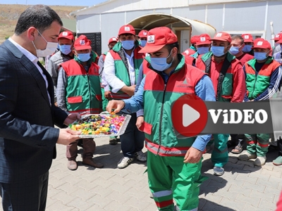 Başkan Baydilli mesaideki işçilerle bayramlaştı