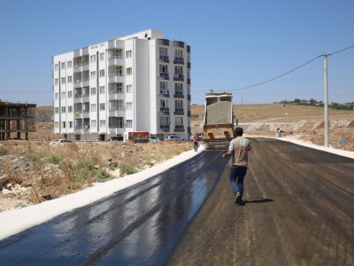 Haliliye’de asfalt çalışmalarıyla yollar yenileniyor