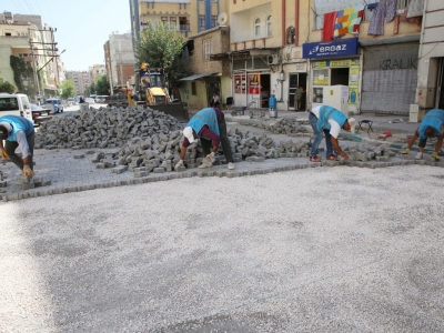 Haliliye belediyesinden iki mahallede parke çalışması