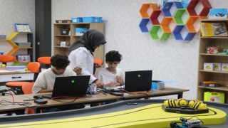 Karaköprü’de gençler Robotik kodlama öğreniyor