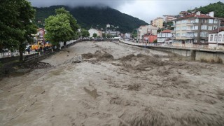 Kastamonu'da sağanak nedeniyle taşan çay su baskınlarına neden oldu