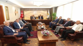 Vali Ayhan’dan Canpolat’ta Tebrik  