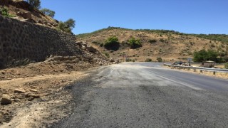 Şanlıurfa'da toprak kayması sonucu kapanan kara yolu açıldı