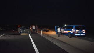 Otomobil Koyun Sürüsüne Daldı 2 Kişi Yaralandı 23 Koyun Telef Oldu