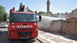 Urfa'da metruk evde çıkan yangın söndürüldü