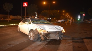 Şanlıurfa'da 2 otomobilin çarpıştığı kazada 1 kişi öldü, 4 kişi yaralandı