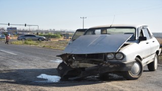 Urfa'da iki otomobil çarpıştı: 3 yaralı