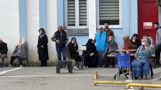 Bartın'da hastane önünde acı bekleyiş