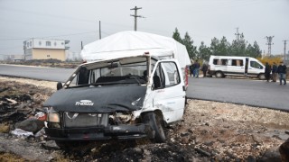 Şanlıurfa'da 3 aracın karıştığı kazada 13 kişi yaralandı