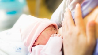 Şanlıurfa'da annesi emzirirken nefessiz kalan bebek öldü