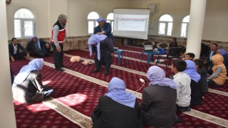 Şanlıurfa'nın kırsal mahallelerindeki vatandaşlara acil yardım eğitimi