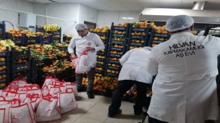 Hilvan'da ihtiyaç sahibi ailelerin meyveleri kaymakamlık tarafından karşılanıyor