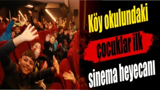 Köy okulundaki çocuklar ilk sinema heyecanı