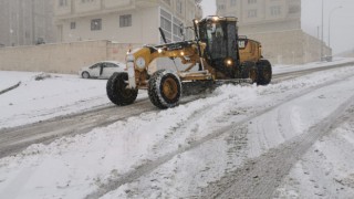 Karaköprü’de karlı yollar anında temizleniyor