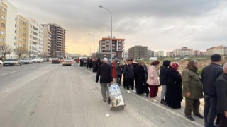 Urfa’da vatandaşlar su için kuyruğa girdi