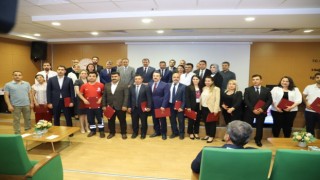 Vali Ayhan’dan sağlık çalışanlarına teşekkür belgesi