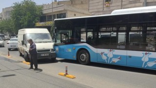Eyyübiye’de transit ile toplu taşıma aracı çarpıştı