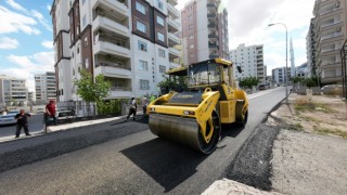 Karaköprü’de asfaltla yol yenileme çalışmaları devam ediyor