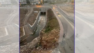 Karaköprü’nün göbeğinden geçen dereyi sahiplenen kurum yok