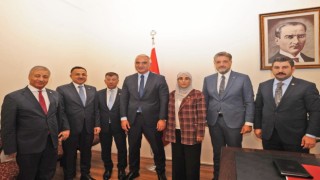 AK Parti Urfa milletvekilleri Bakan Ersoy’u ziyaret etti